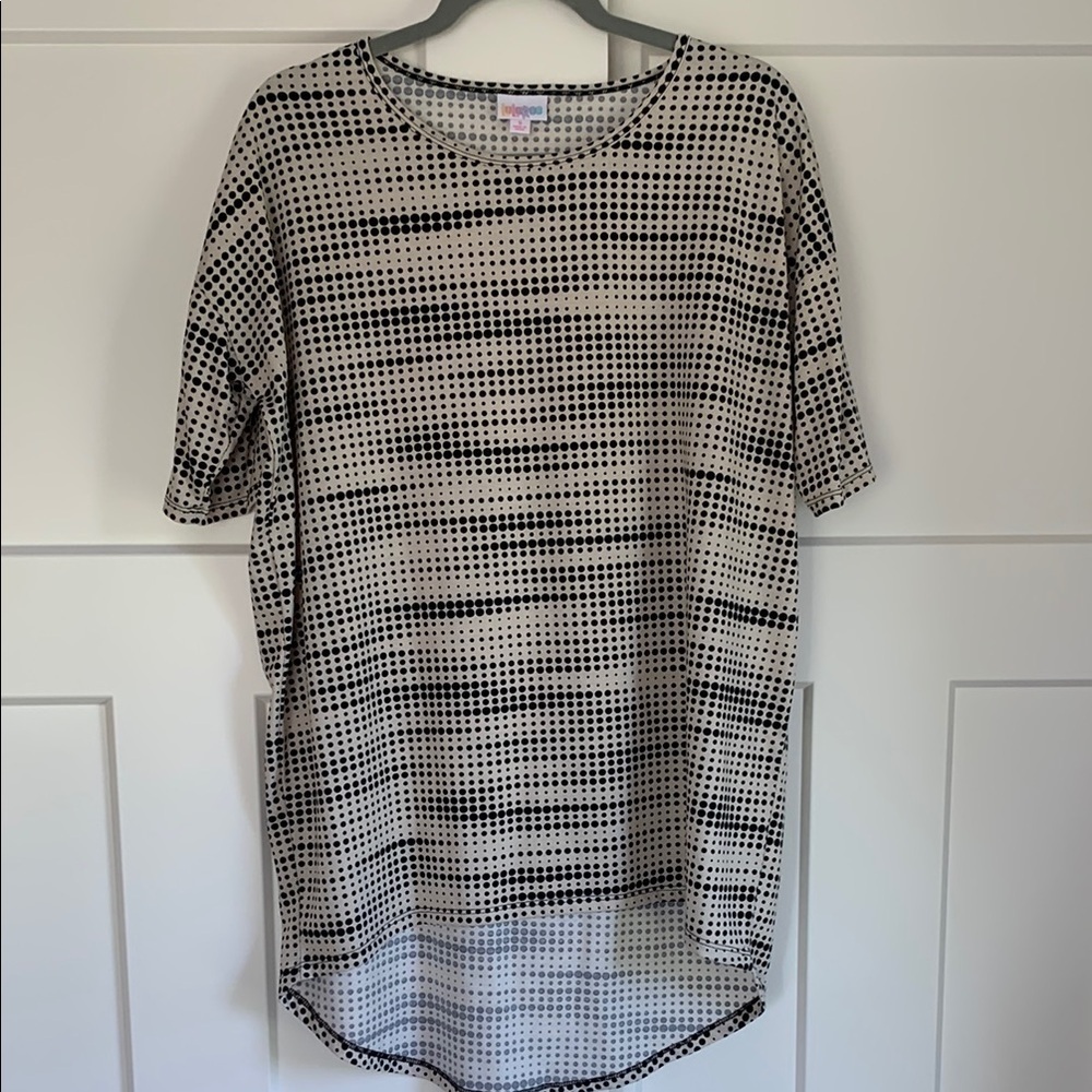 {LuLaRoe} Black & White Patterned Tunic Top